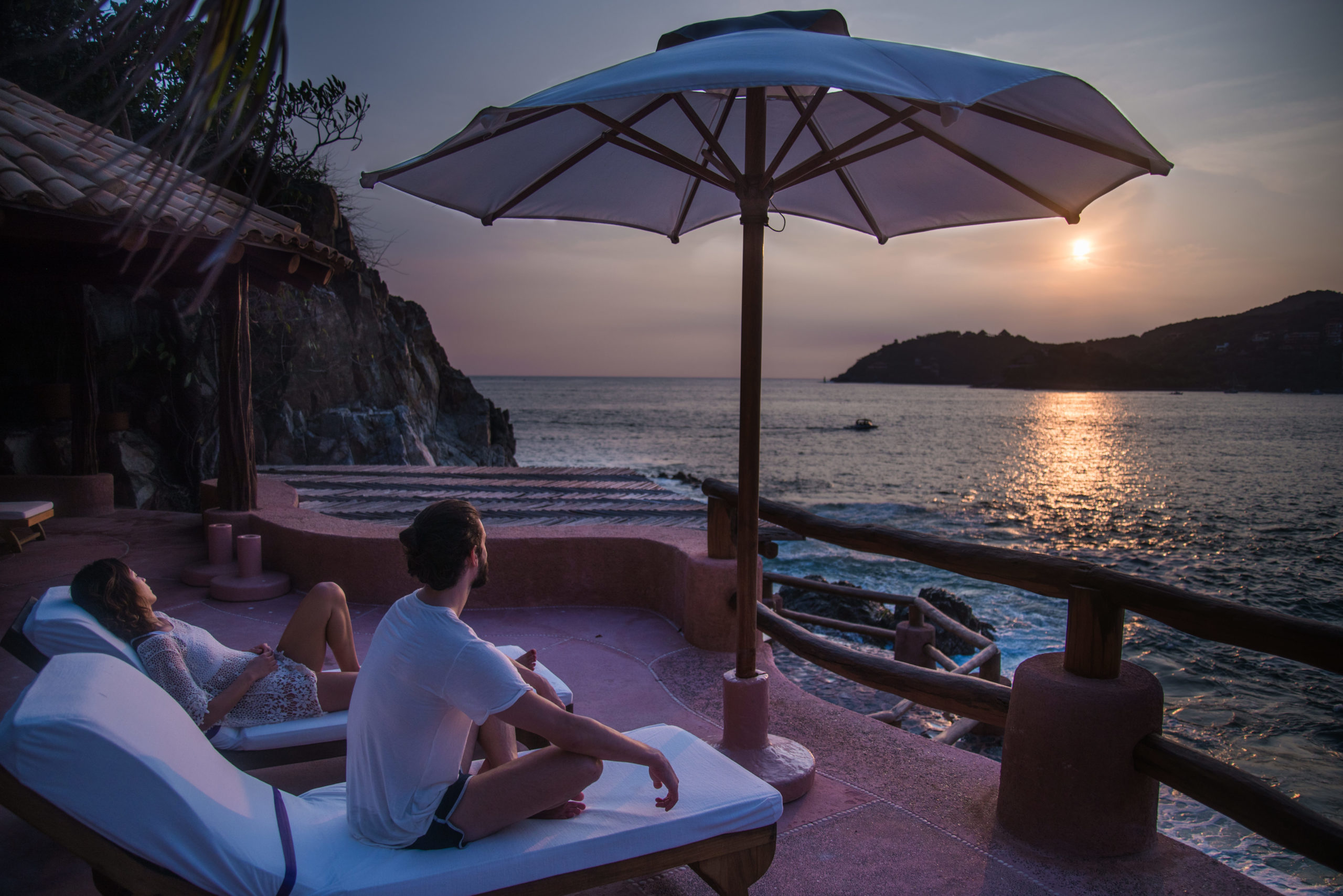 Piscina de agua de mar y jacuzzi