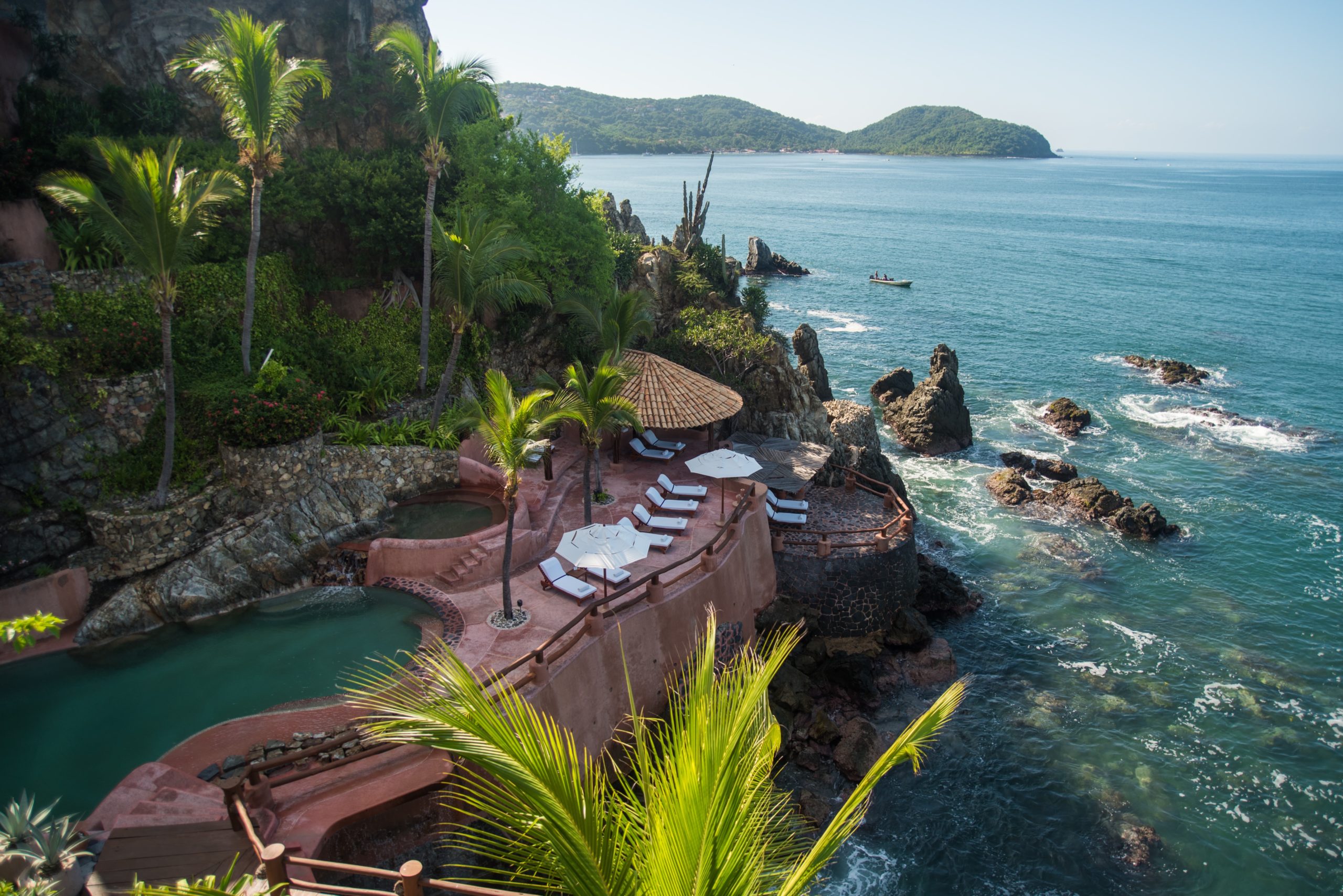 Piscina de agua de mar y jacuzzi