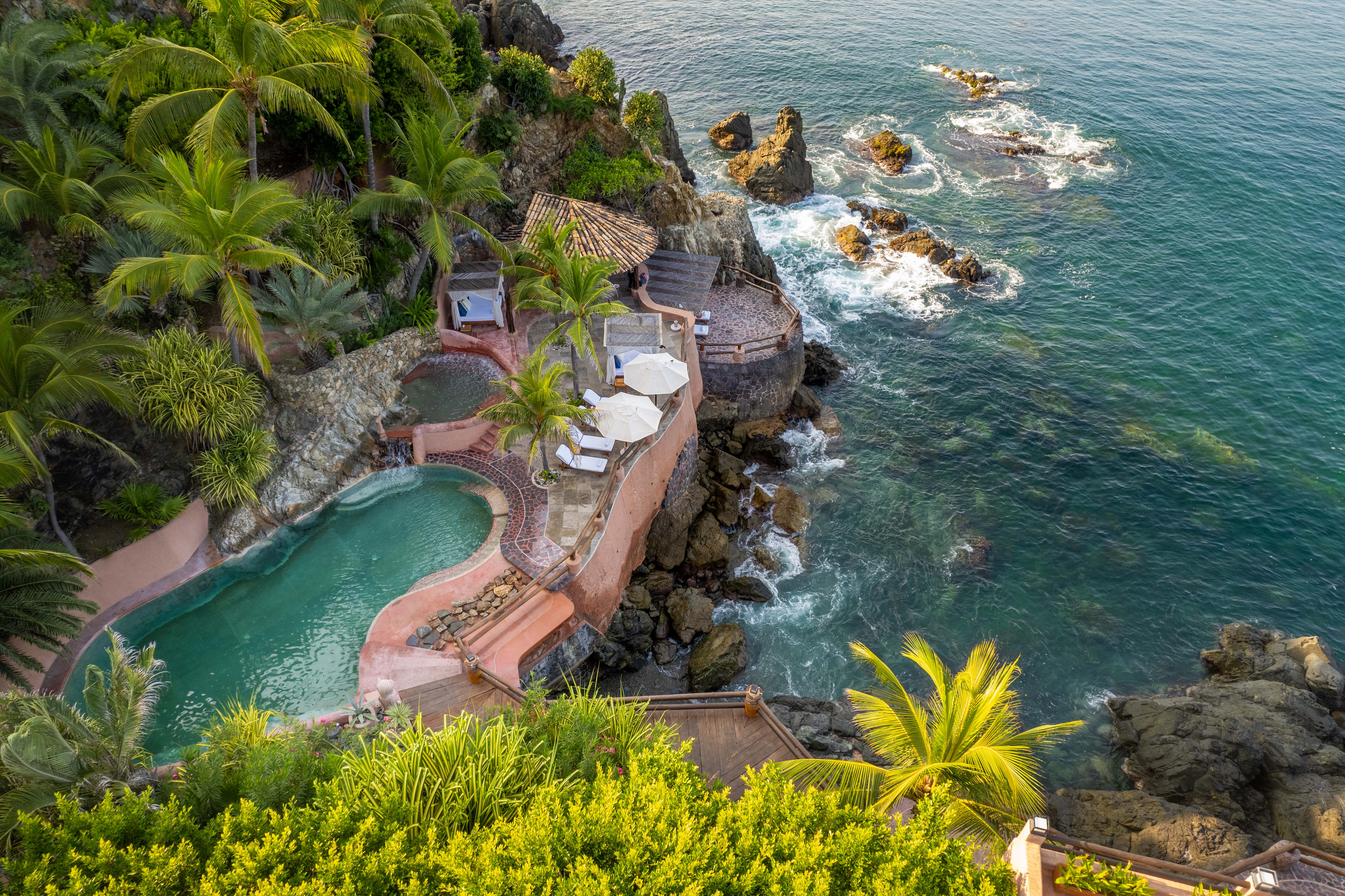 Ocean Water Pool & jacuzzi